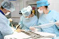 Онкологи провели уникальную операцию женщине с  гемофилией